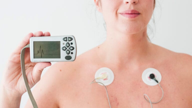 Holter ciśnieniowy (ABPM) – co to jest, co wykrywa i jak się przygotować?